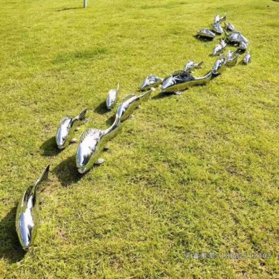 鱼群不锈钢镜面雕塑