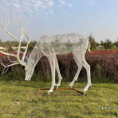 不锈钢镂空低头鹿雕塑