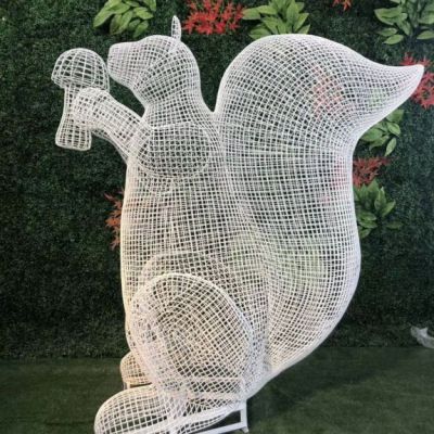 松鼠不锈钢镂空雕塑