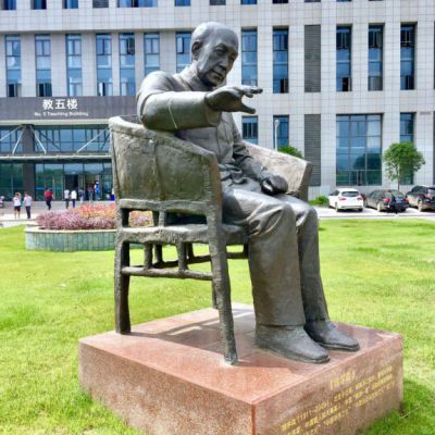 钱学森人物景观铜雕