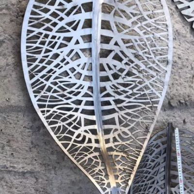 不锈钢镂空树叶雕塑